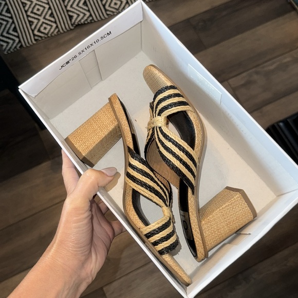 DV by Dolce Vita Women's Black and Beige Heeled Sandals - Picture 5 of 5